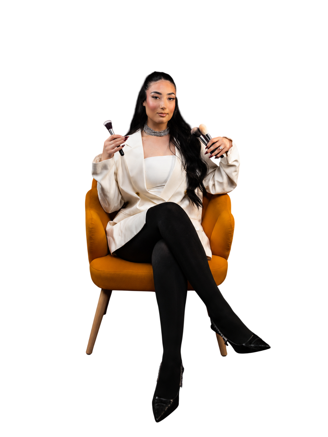 Eliana holding makeup brushes